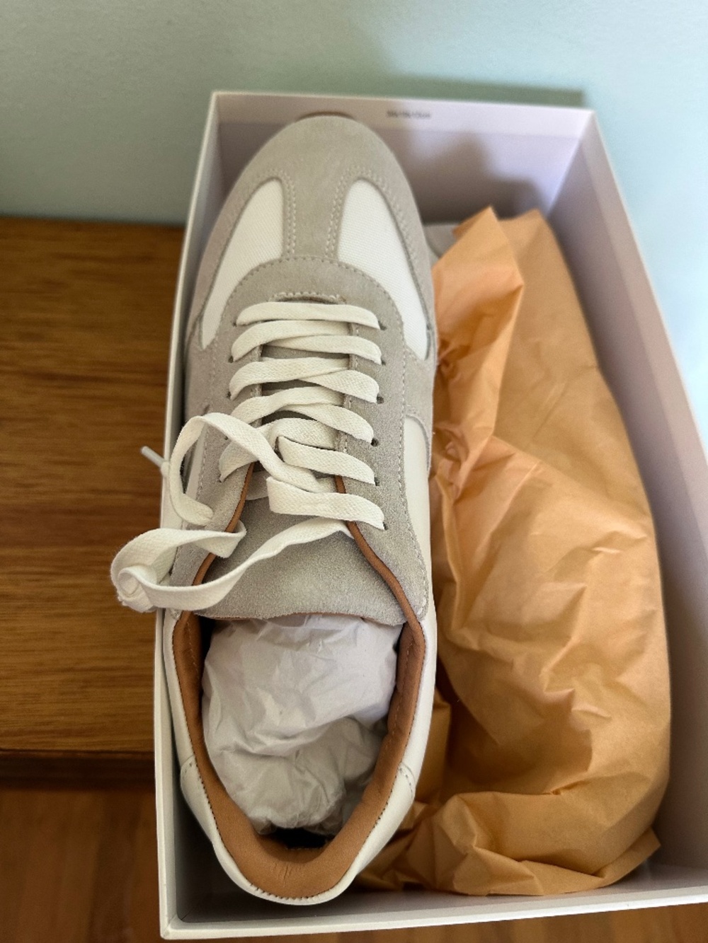 Retro-like White sneakers from Quince Size 91/2
